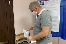 Депутат Госдумы Сергей Есяков проголосовал по поправкам в Конституцию Депутат Госдумы Сергей Есяков проголосовал по поправкам в Конституцию