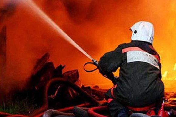 В Пензе ночной пожар на ул. Привокзальной тушили 11 спасателей