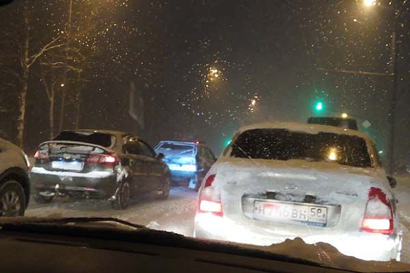Из-за снегопада центр Пензы сковали пробки