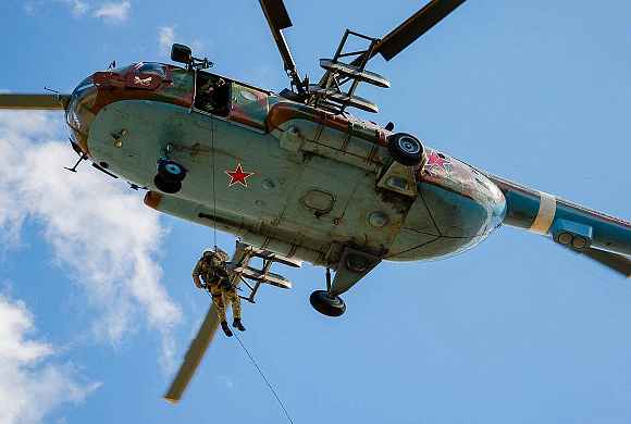 Бойцы пензенской Росгвардии без парашютов десантировались из Ми-8