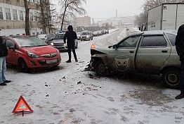 На перекрестке Гоголя и Красной Горки столкнулись Opel и Lada