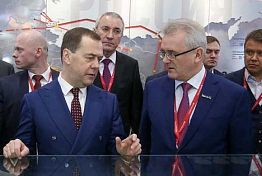 Медведев осмотрел пензенский стенд в Сочи Медведев осмотрел пензенский стенд в Сочи