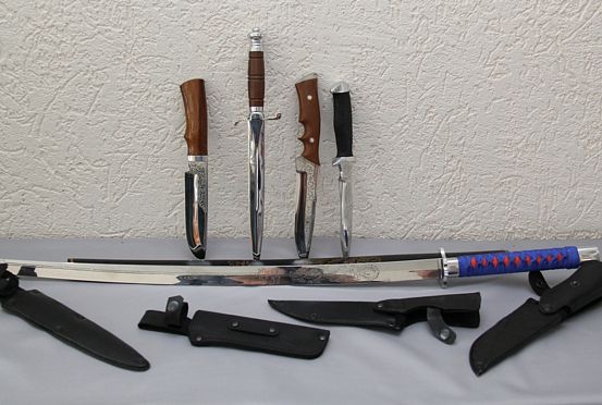 В пензенской колонии делают сувенирные ножи и кинжалы