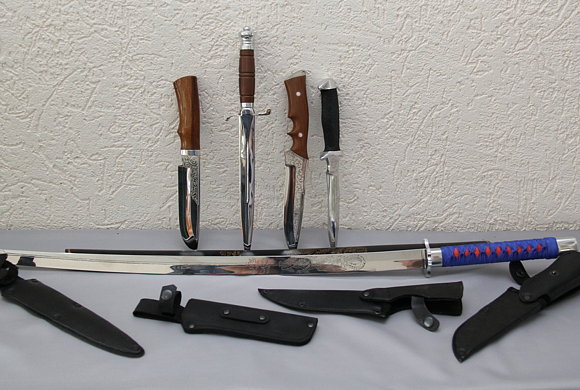 В пензенской колонии делают сувенирные ножи и кинжалы