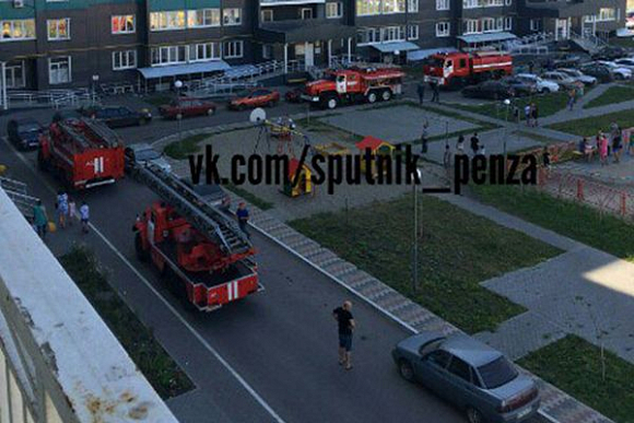 При тушении пожара в Спутнике эвакуировали 25 человек