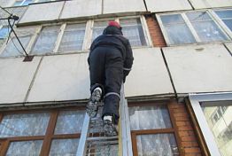 В Пензе на помощь 2-летнему ребенку вызвали спасателей