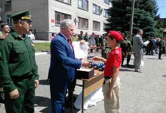 В Пензе «гвардейцы» закалили характер и получили в подарок часы