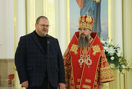 Олег Мельниченко присутствовал на пасхальном богослужении в Спасском кафедральном соборе Олег Мельниченко присутствовал на пасхальном богослужении в Спасском кафедральном соборе
