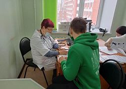 Пензенские студенты продолжают делать прививки от ковида  