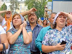 В Пензе на строящийся Спасский кафедральный собор установили первый из пяти куполов с крестом В Пензе на строящийся Спасский кафедральный собор установили первый из пяти куполов с крестом