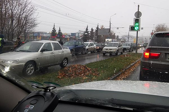 В Пензе на пр. Строителей столкнулись 6 автомобилей