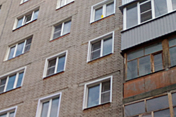 В Пензе на ул. Карпинского с балкона 3 этажа выпал мужчина
