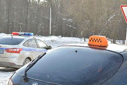 В Пензе таксист избил на Московской помявшего авто парня