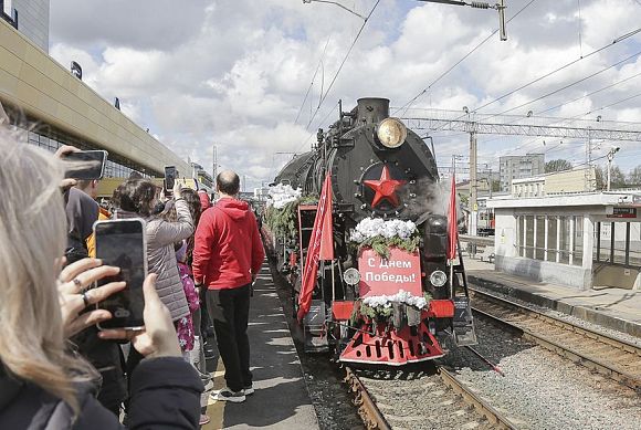 Появились фото и видео Паровоза Победы в Пензе 2 мая
