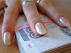 В Пензе барменшу оштрафовали на 90 тыс. рублей за попытку дать взятку