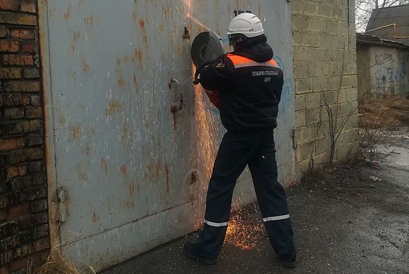 В закрытом гараже спасатели нашли тело пензенца