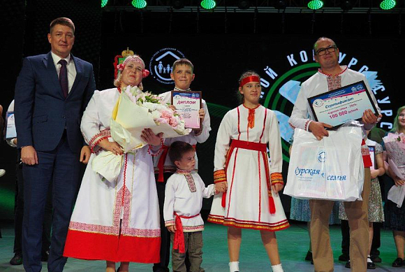 Семья бережно хранит традиции мордовского народа||Фото минтруд  Гран-при конкурса «Сурская семья» уехал в Бессоновский район