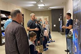 От Пушкина до Гагарина: в «Доме офицеров» читали стихи и говорили о космосе От Пушкина до Гагарина: в «Доме офицеров» читали стихи и говорили о космосе