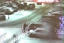 Пензенец в Московской области топором бил стекла машин