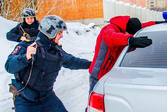 В Пензе автовор попытался отбиться от росгвардейцев