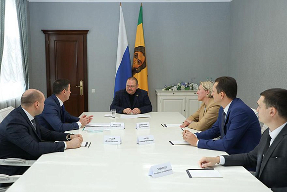 Мельниченко обсудил сотрудничество с руководителями отделений банков 
