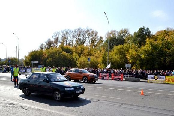 В Пензе в соревнованиях по дрэг-рейсингу состязались 45 гонщиков