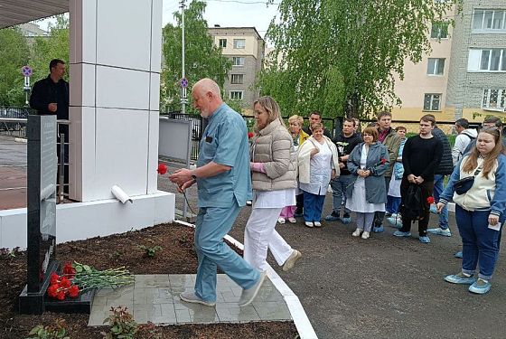 В пензенском Центре крови открыли стелу, посвященную героям войны В пензенском Центре крови открыли стелу, посвященную героям войны