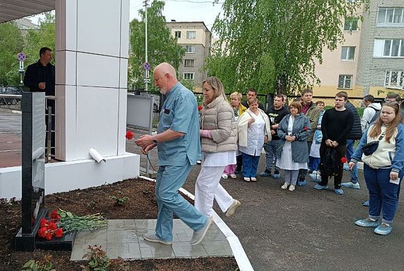 В пензенском Центре крови открыли стелу, посвященную героям войны