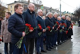 Вадим Супиков принял участие в церемонии возложения цветов к Вечному огню в Йошкар-Оле