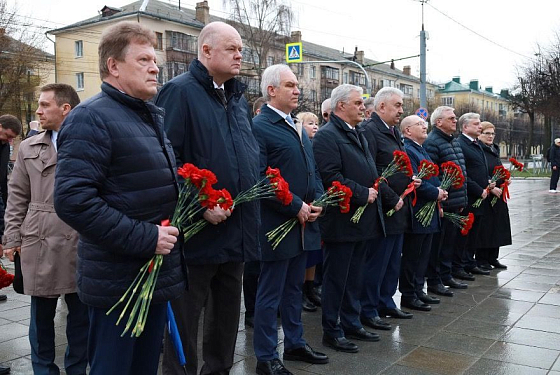Вадим Супиков принял участие в церемонии возложения цветов к Вечному огню в Йошкар-Оле