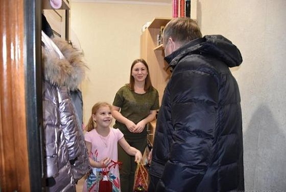 «Елка желаний»: Мэр исполнил новогоднюю мечту юной пензячки