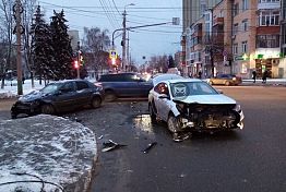 На ул. Володарского утром произошло жесткое ДТП с участием такси