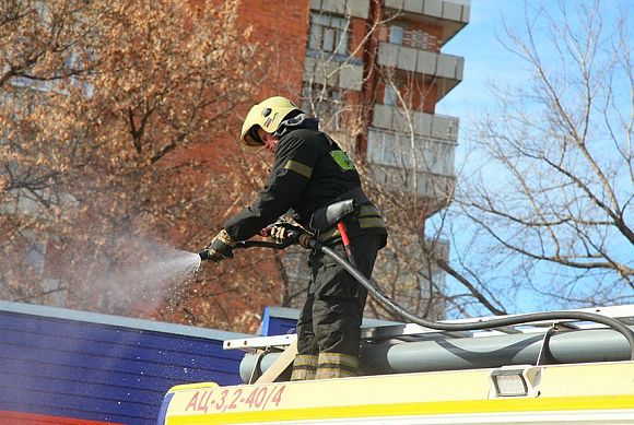 В Пензе на улице Лесной поселок загорелся расселенный дом
