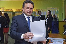 Валерий Савельев и Иван Краснов отдали свои голоса за участников предварительного голосования Валерий Савельев и Иван Краснов отдали свои голоса за участников предварительного голосования