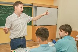Зачем пензенский учитель приносит на уроки шубу, зонт и валенки Зачем пензенский учитель приносит на уроки шубу, зонт и валенки