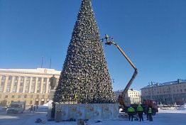 В Пензе начали демонтаж главной елки города