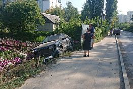 В Терновке вылетевший с дороги автомобиль оказался в огороде