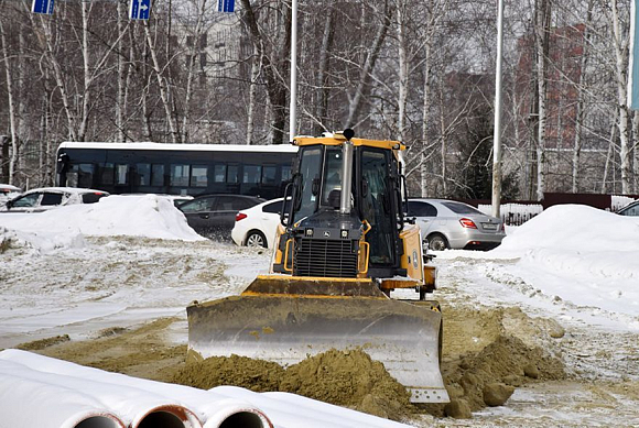 В створе улиц Антонова и Измайлова отсыпают дорожное полотно