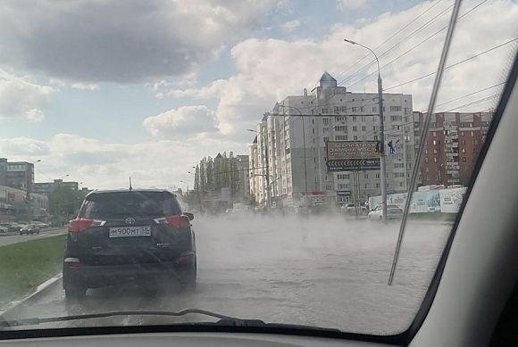 В Пензе дорогу на пр. Строителей залило кипятком