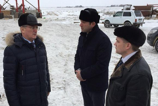 Белозерцев осмотрел новую зерносушилку в Малосердобинском районе