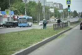 В Пензе косят траву и благоустраивают газоны