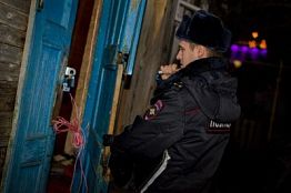 В Башмаковском районе мужчина украл у соседки 15 кг меда, белье и ТВ