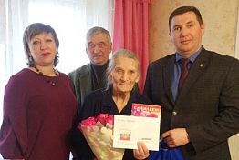 В Пензе бывшую медсестру поздравили с 90-летием