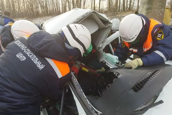 Под Пензой спасатели достали из авто застрявшего водителя 