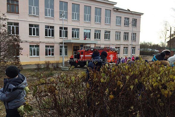 В Пензе из-за пожара эвакуировали учеников школы №60
