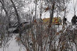 В Пензе на Гагаринском путепроводе иномарка упала в кювет