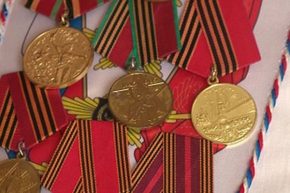 Жительница Пензенской области украла у ветерана 8 медалей и продала их за 800 рублей