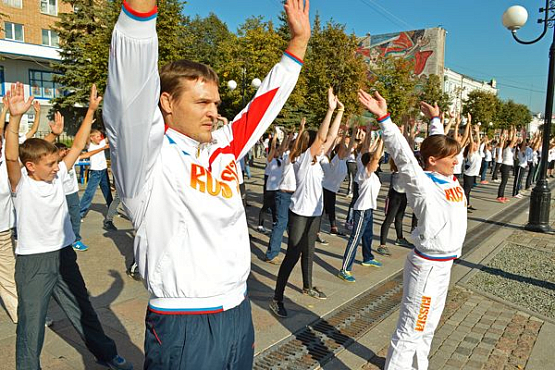 В Пензе в массовой зарядке приняли участие самбисты Сусанна Мирзоян и Алексей Харитонов