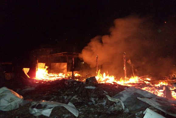 В Пензенской области сгорели надворные постройки и Chevrolet Niva