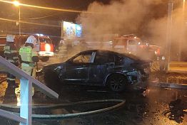 В Пензе на Южной Поляне ночью сгорел BMW